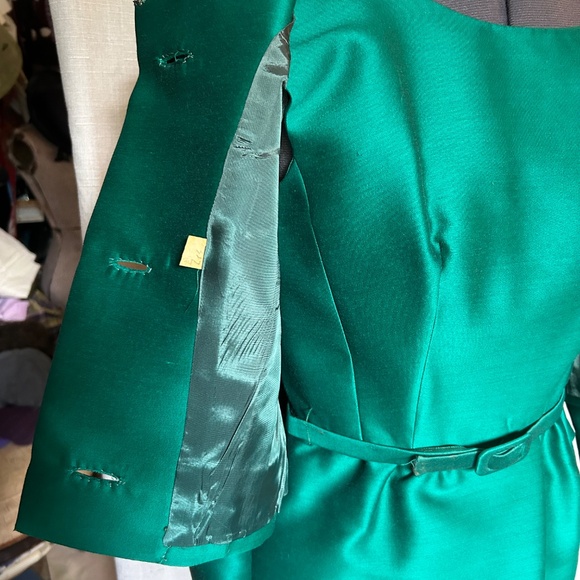 Vintage custom made 1960's sheath dress with waisted over jacket. - Picture 5 of 11